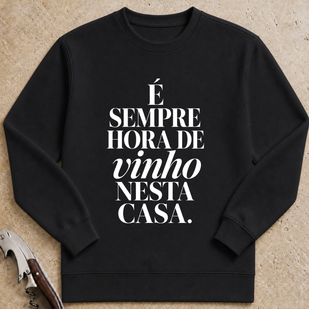 É sempre hora de vinho nesta casa Sweatshirt