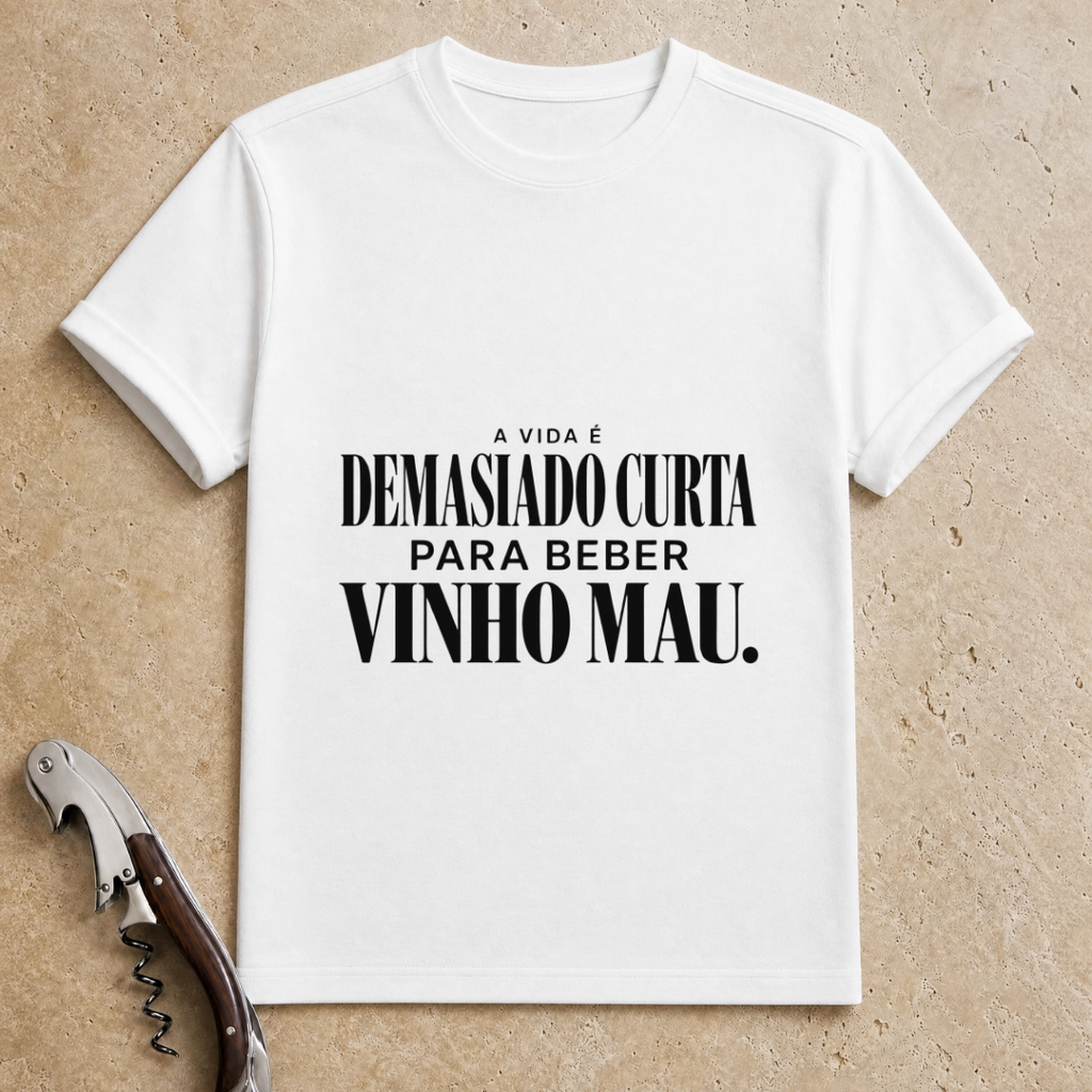 Vida Curta para Vinho Mau T-Shirt