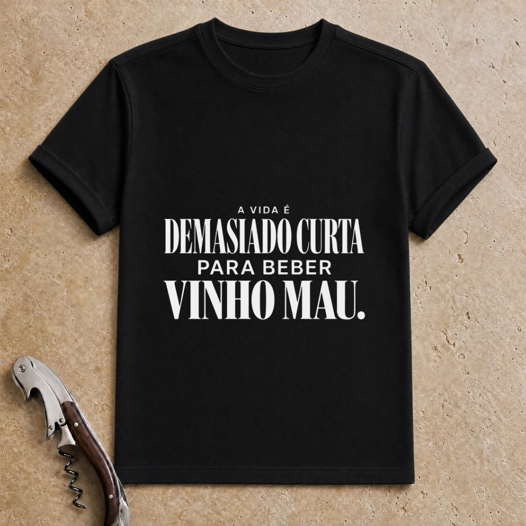 Vida Curta para Vinho Mau T-Shirt